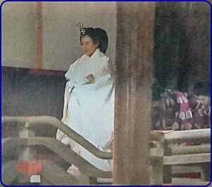 即位礼当日賢所大前の義衣装