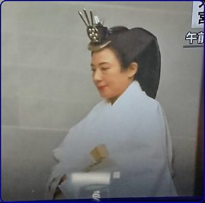 即位礼当日賢所大前の義衣装